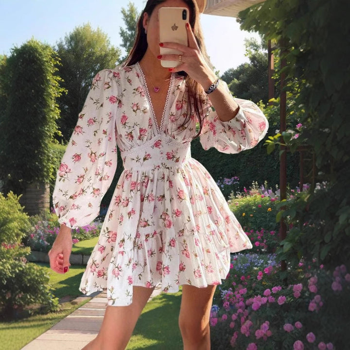 Robe courte fleurie | Élégance printanière romantique