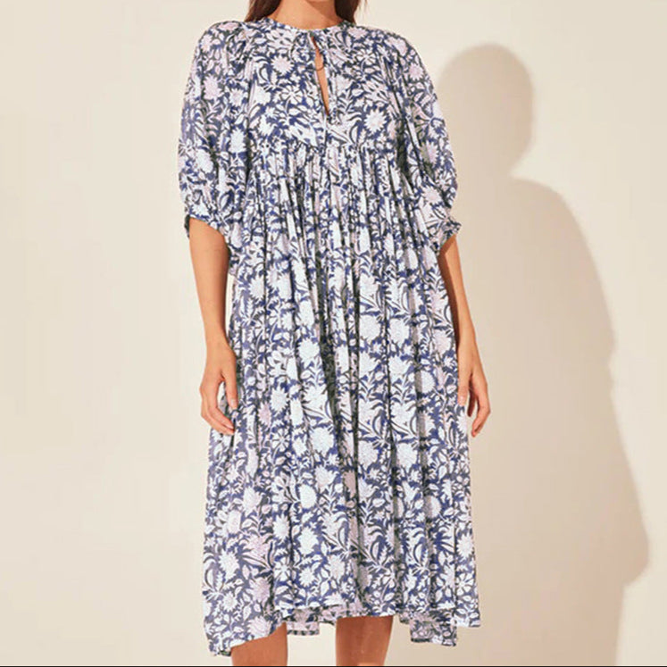 Robe Longue Bohème à Col en V et Manches Amples | Silhouette Féminine pour Toutes les Occasions