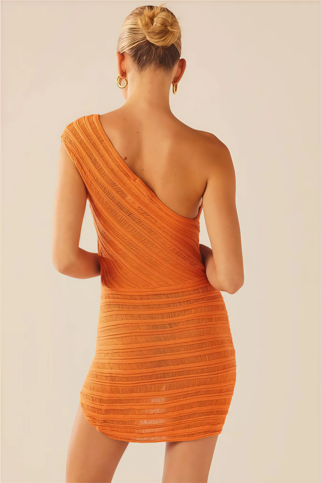 Robe courte asymétrique | Style moderne audacieux