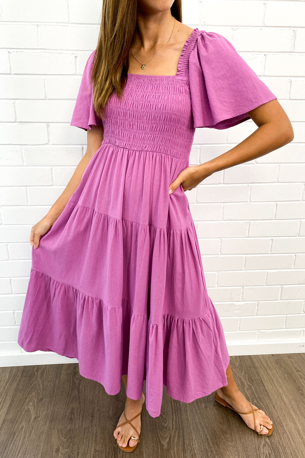 Robe midi à épaules dégagées | Volume léger et allure féminine