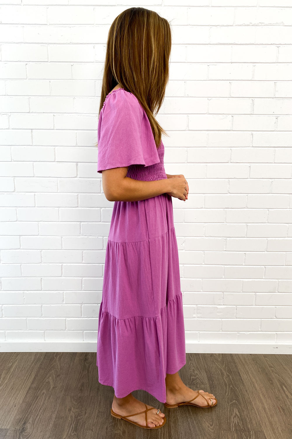 Robe midi à épaules dégagées | Volume léger et allure féminine