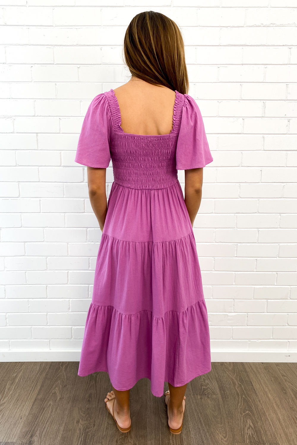 Robe midi à épaules dégagées | Volume léger et allure féminine