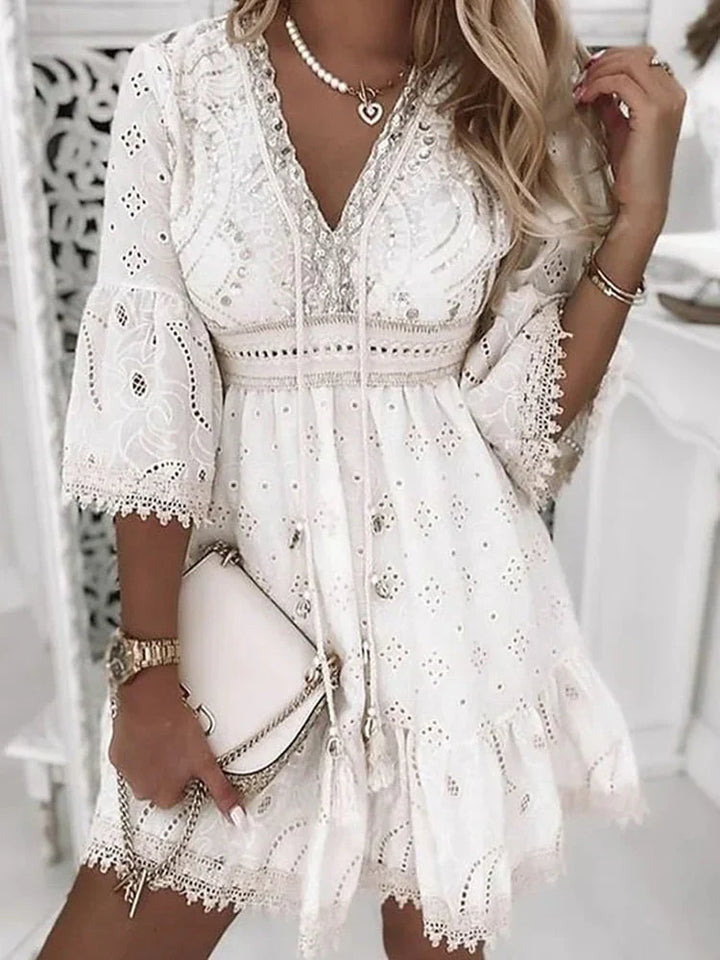 Robe courte brodée | Élégance d’été bohème