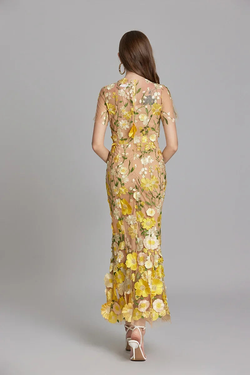 Robe longue brodée | Élégance florale pour les occasions spéciales