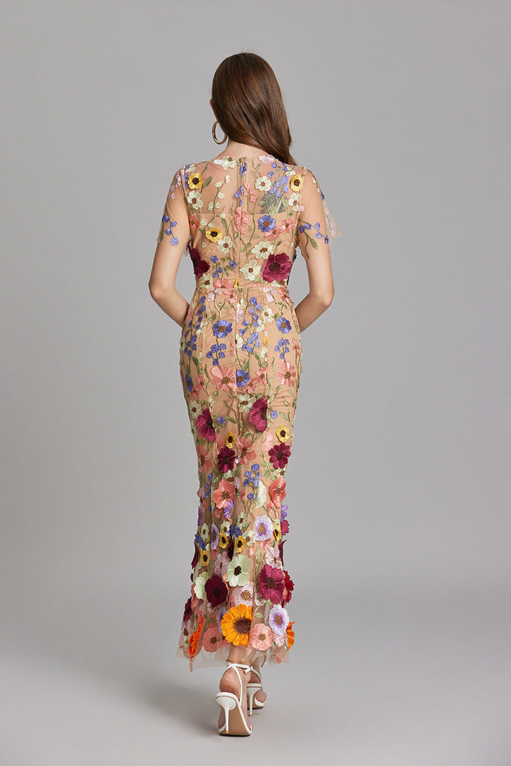 Robe longue brodée | Élégance florale pour les occasions spéciales