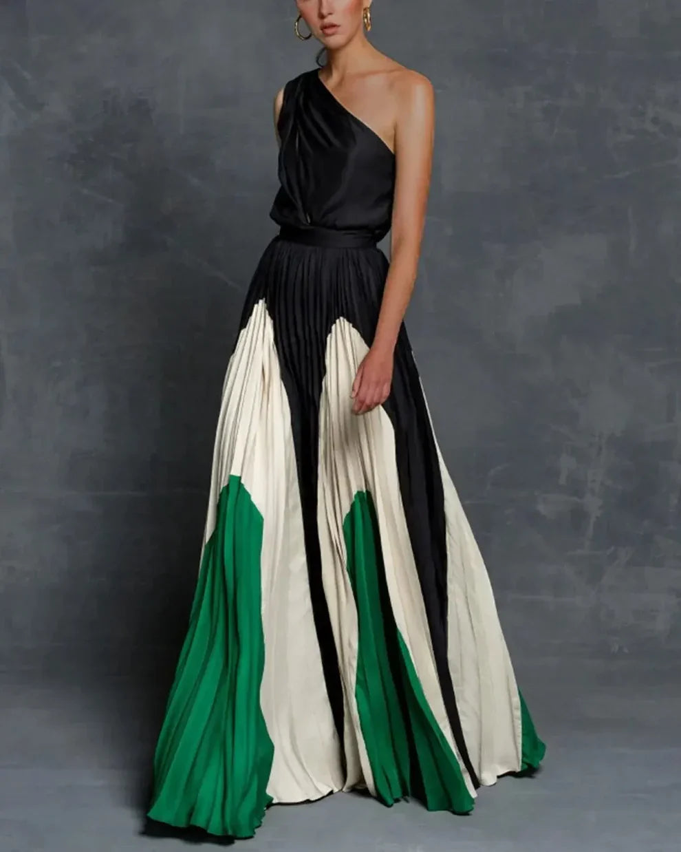 Robe longue satinée | Élégance asymétrique