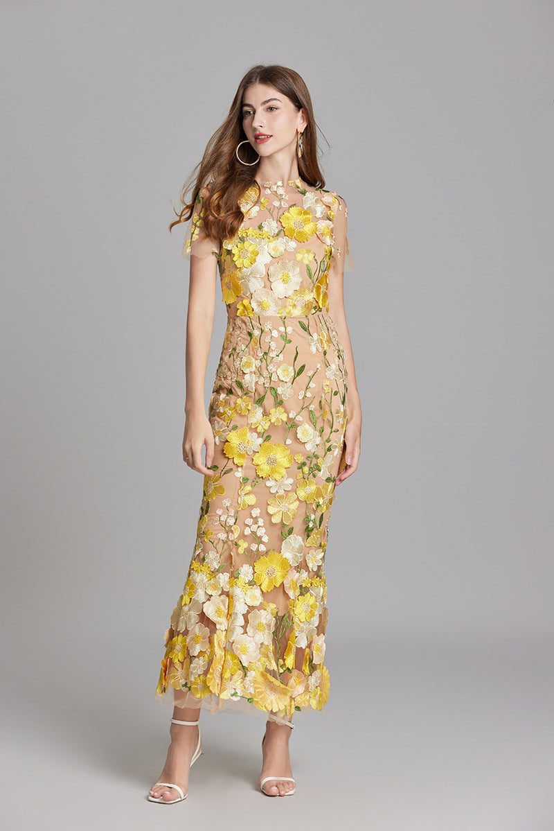 Robe longue brodée | Élégance florale pour les occasions spéciales