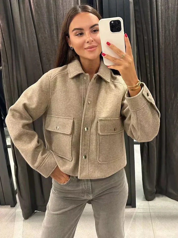 Veste courte structurée | Élégance minimaliste au quotidien