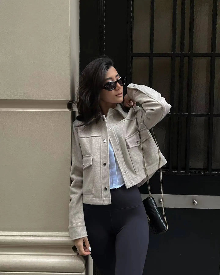 Veste courte structurée | Élégance minimaliste au quotidien