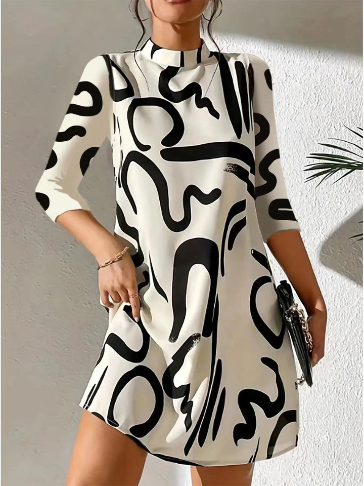 Robe courte ample graphique | Style contemporain