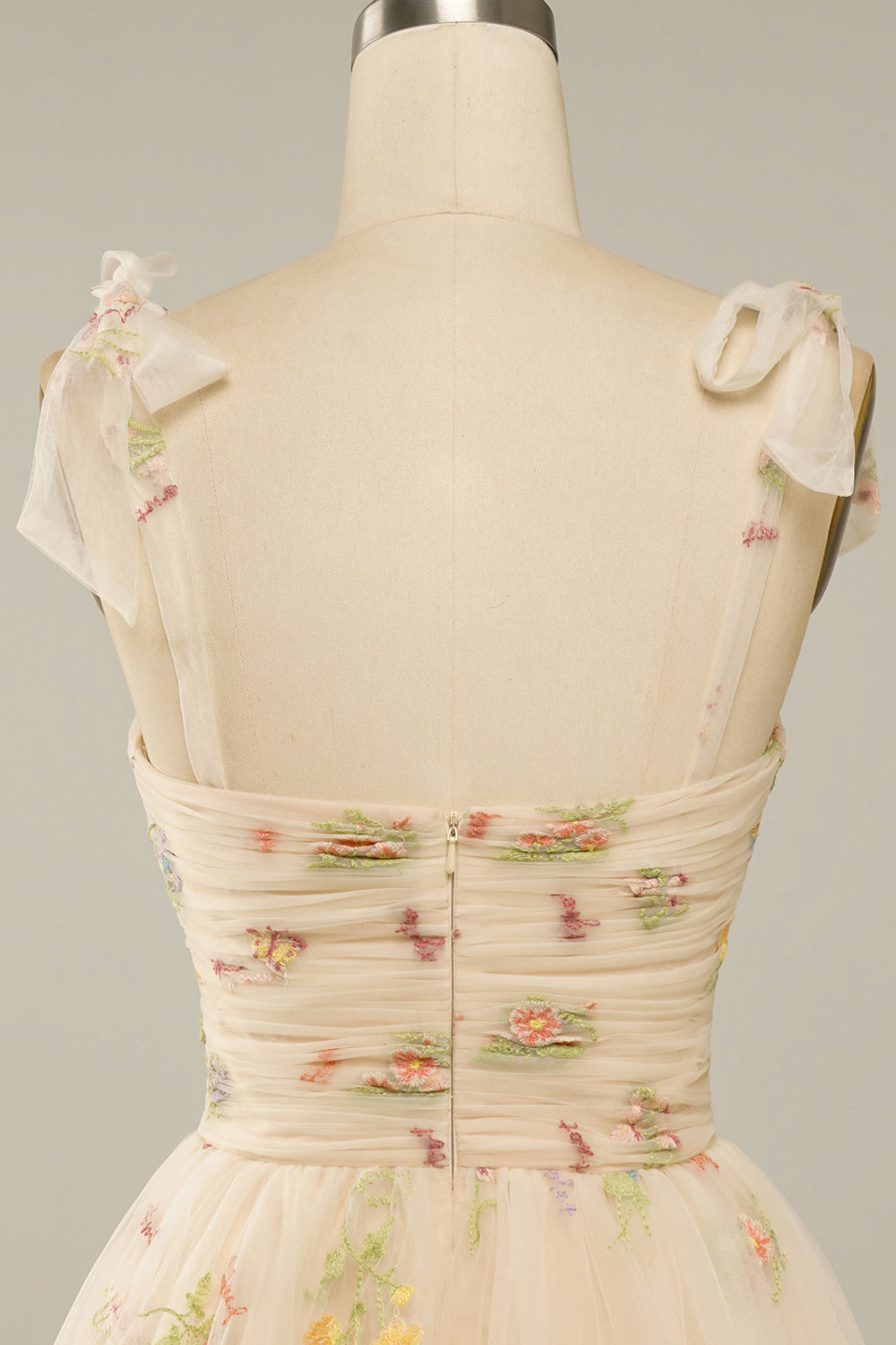 Robe de bal longue en tulle brodé | Élégance florale intemporelle