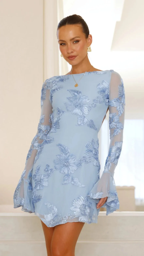 Robe courte élégante | Broderies florales chic