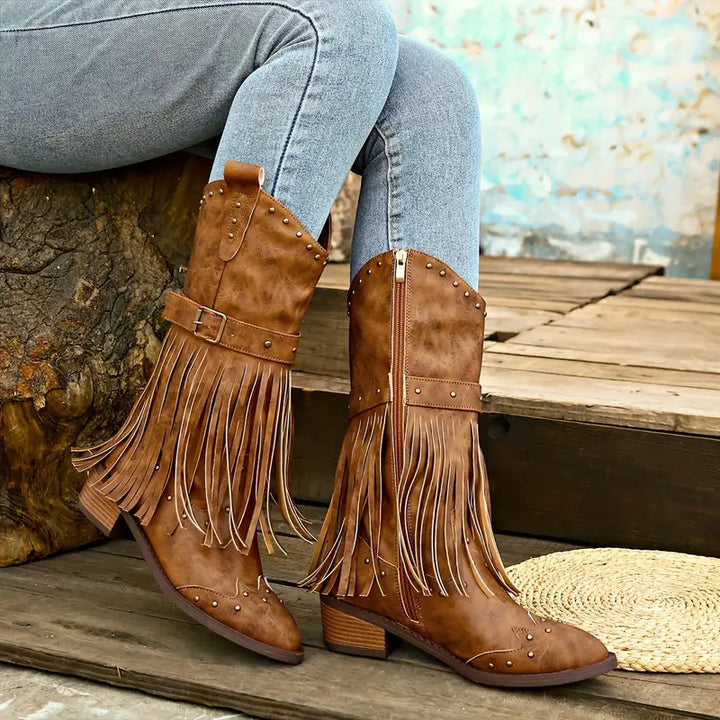 Bottes à franges | Détail clouté et talon épais