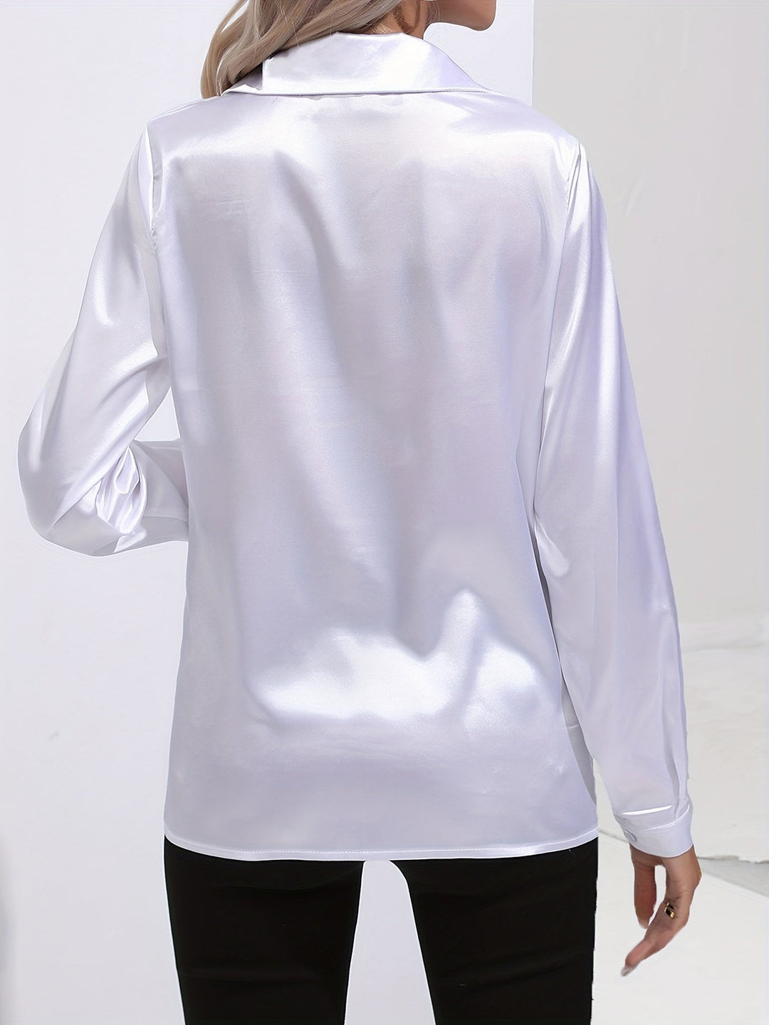 Blouse satinée à col classique | Élégance brillante au quotidien