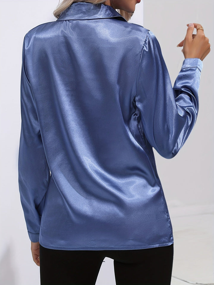 Blouse satinée à col classique | Élégance brillante au quotidien