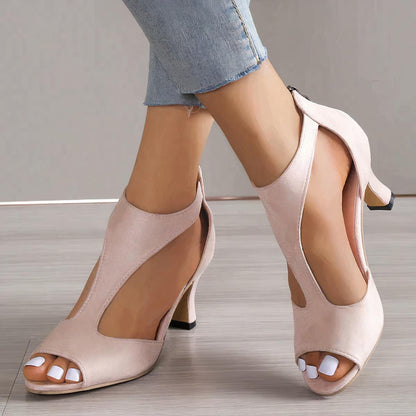 Sandales à talon avec découpe élégante | Confort et allure sophistiquée