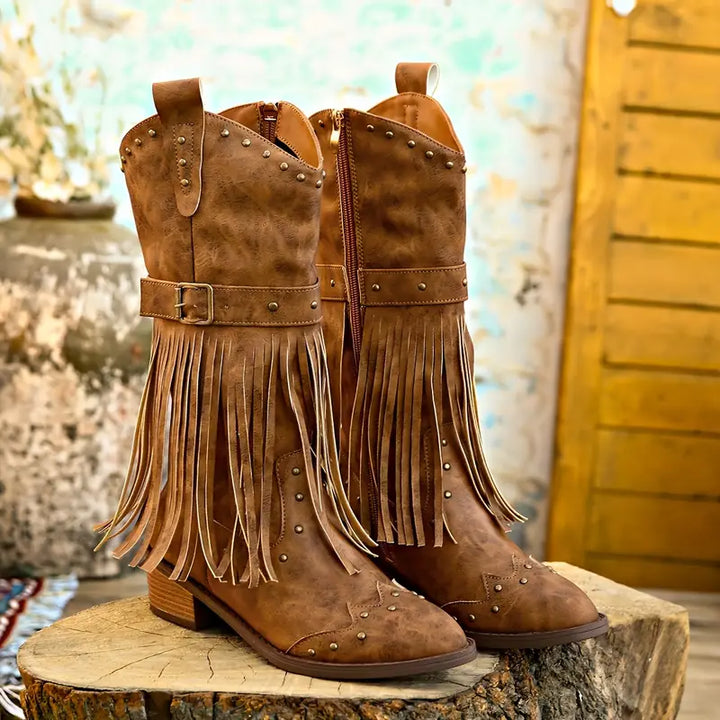Bottes à franges | Détail clouté et talon épais