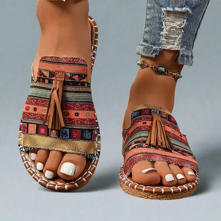 Sandales ethniques à pompon | Style bohème et confort