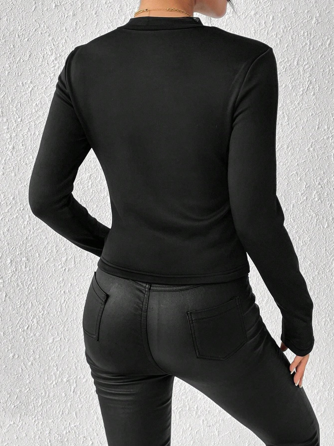 T-shirt à col montant manches longues | Élégance noire au quotidien