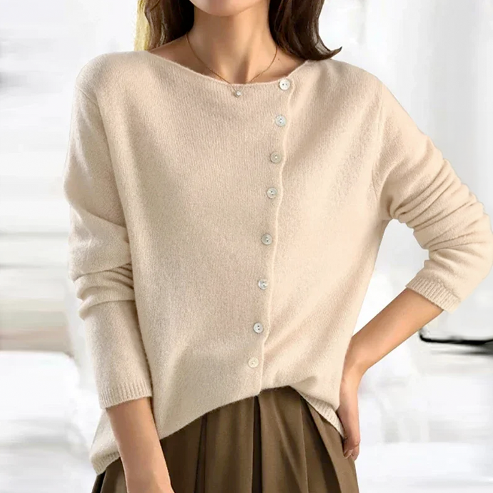 Pull boutonné asymétrique | Charme discret du quotidien