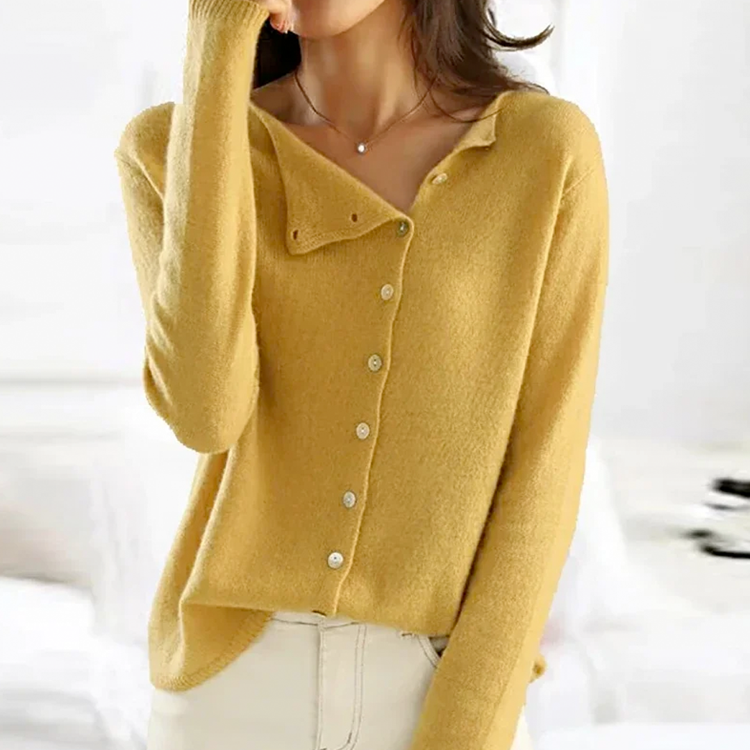 Pull boutonné asymétrique | Charme discret du quotidien