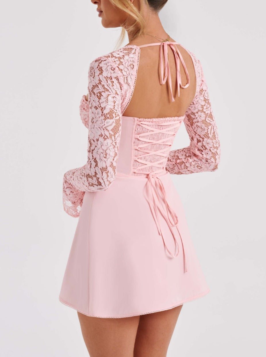Robe courte en dentelle | Élégance féminine