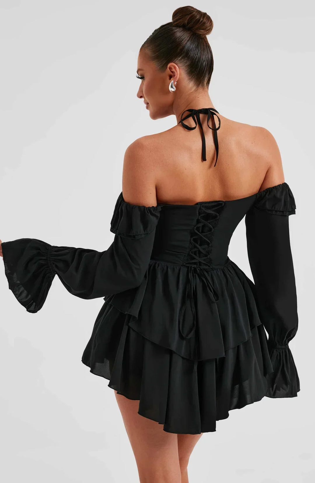Robe courte épaules dénudées à volants | Élégance féminine