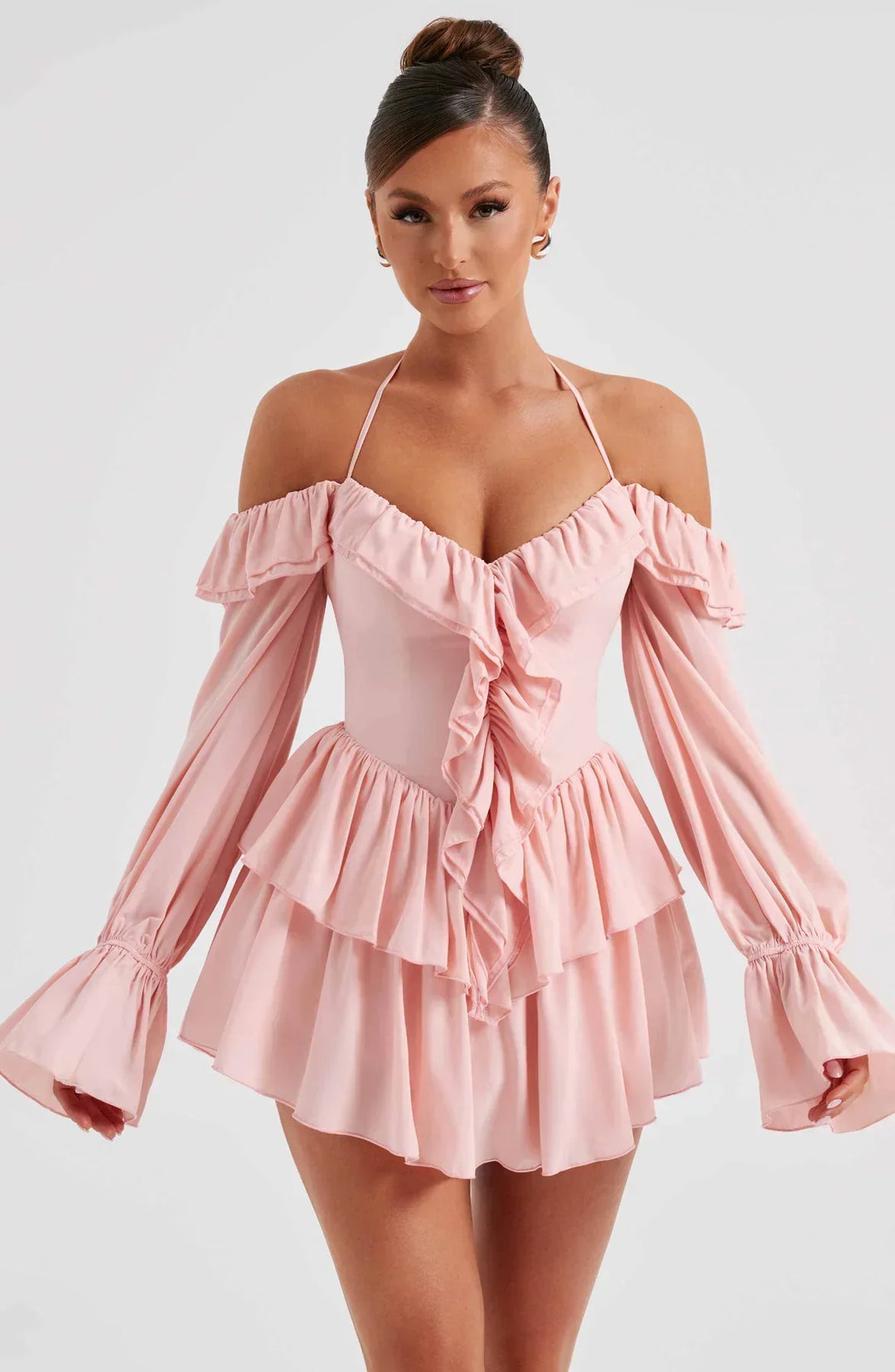 Robe courte épaules dénudées à volants | Élégance féminine