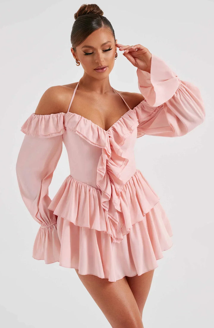 Robe courte épaules dénudées à volants | Élégance féminine