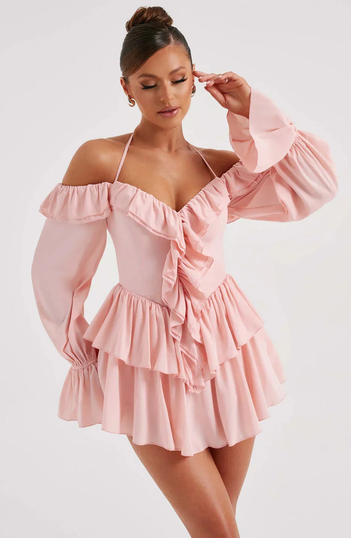 Robe courte épaules dénudées à volants | Élégance féminine