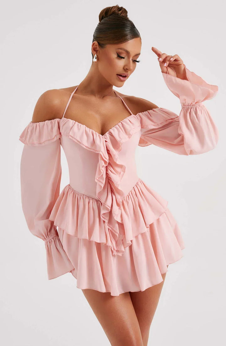 Robe courte épaules dénudées à volants | Élégance féminine