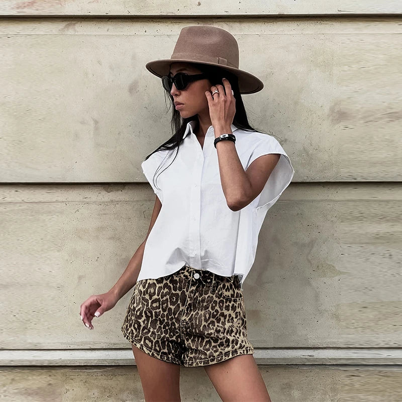 Short en jean taille haute à imprimé léopard | Look estival tendance